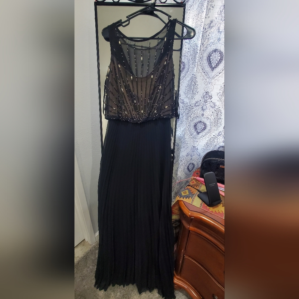 Xcape Dress, New with tag, Size 4, Black, Party, Maxi